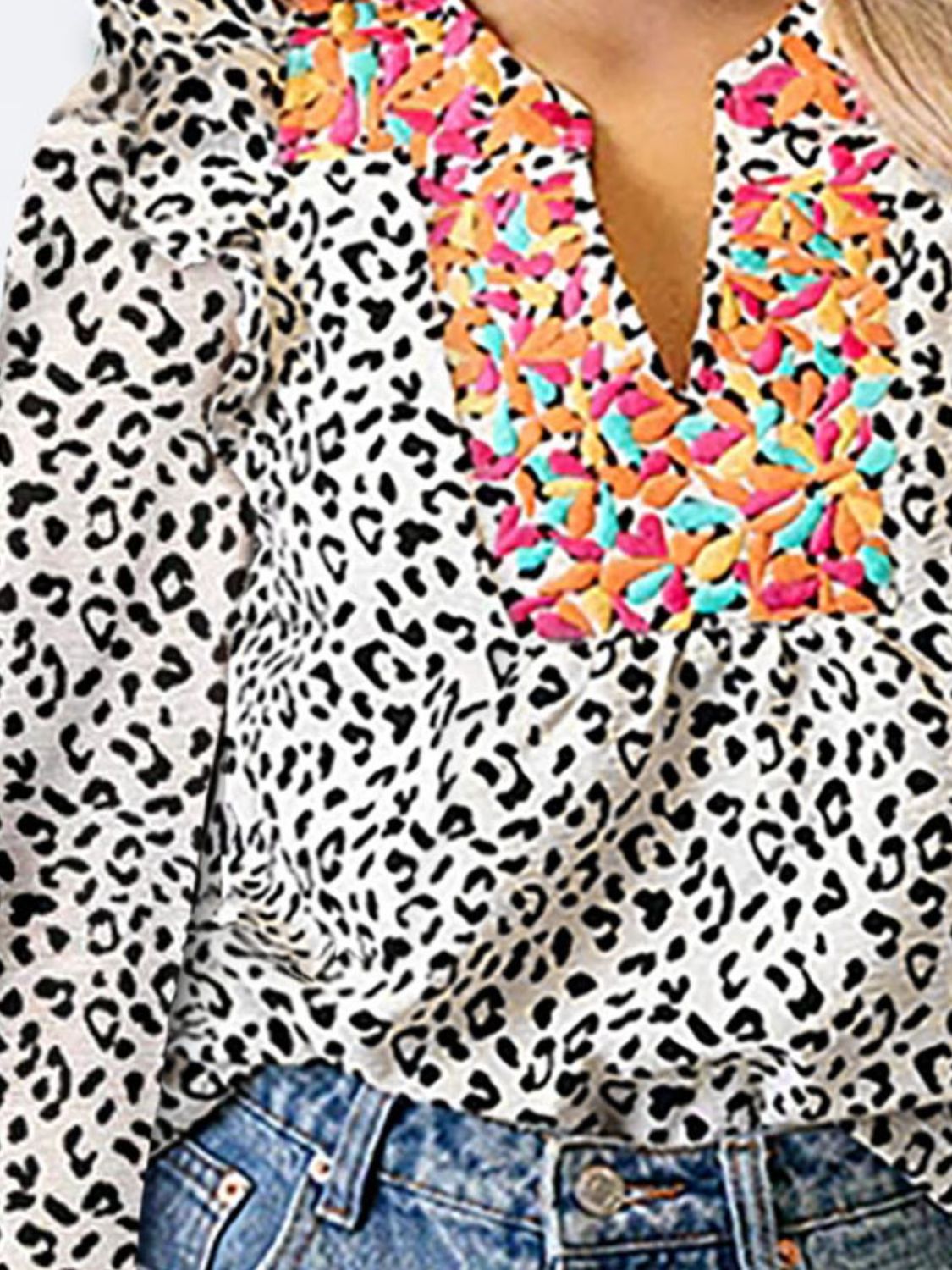 Blusa de manga larga con volantes y estampado de leopardo