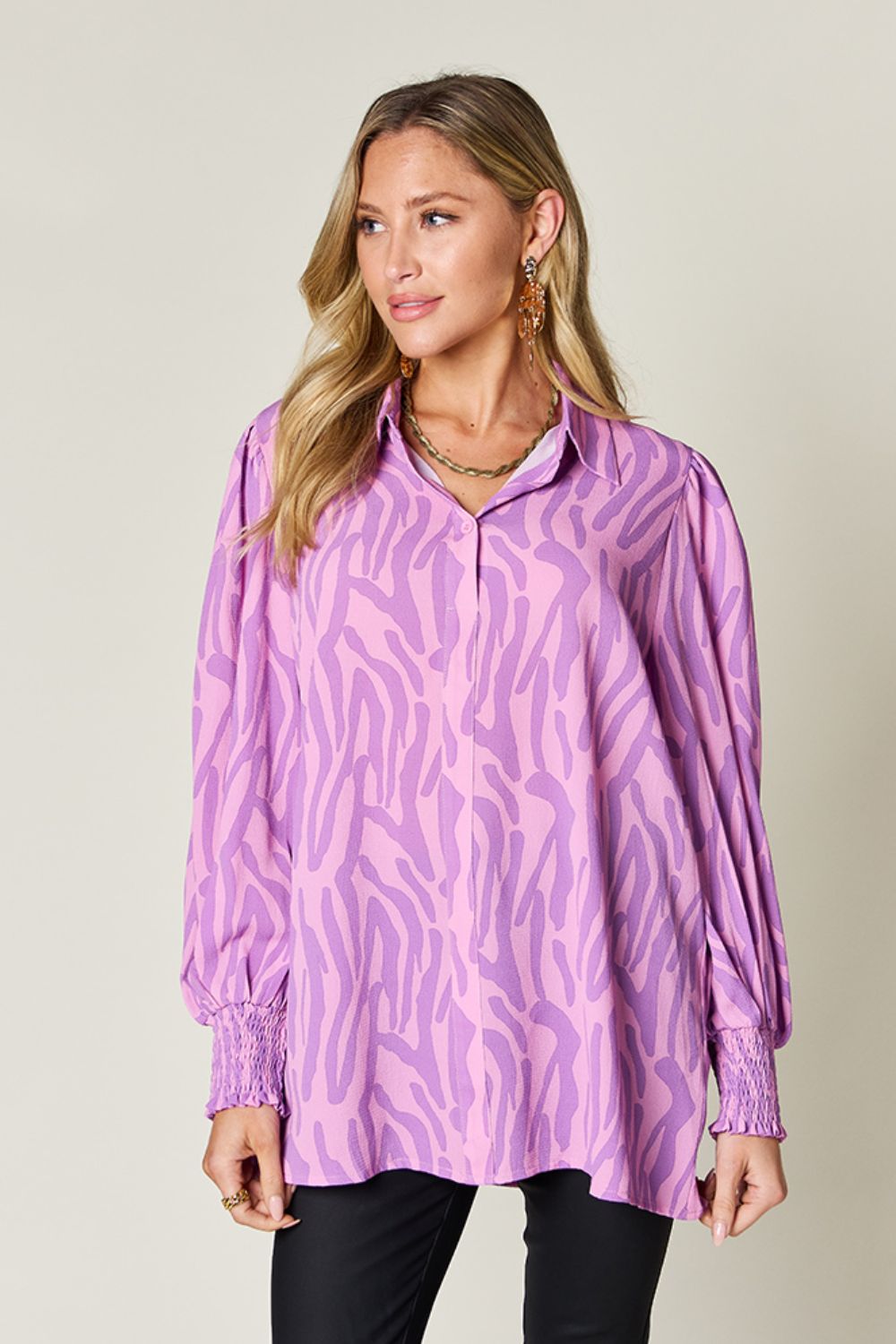 Blusa de manga larga fruncida con estampado de tamaño completo de Double Take
