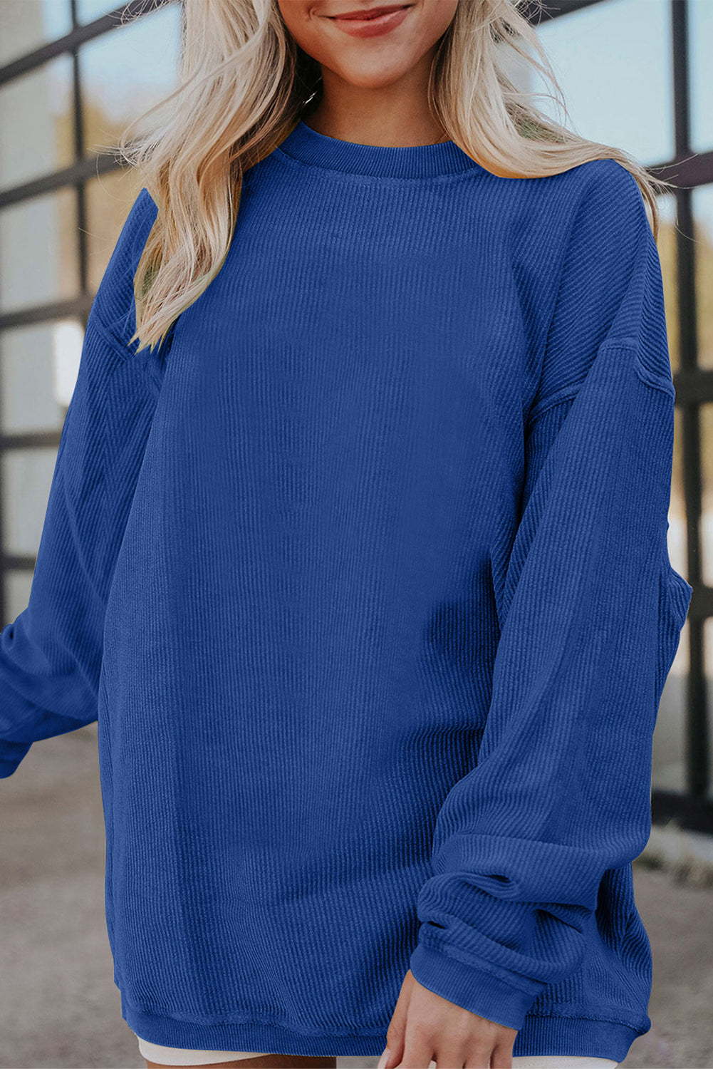Sudadera holgada de canalé arrugado con hombros caídos en color gris claro
