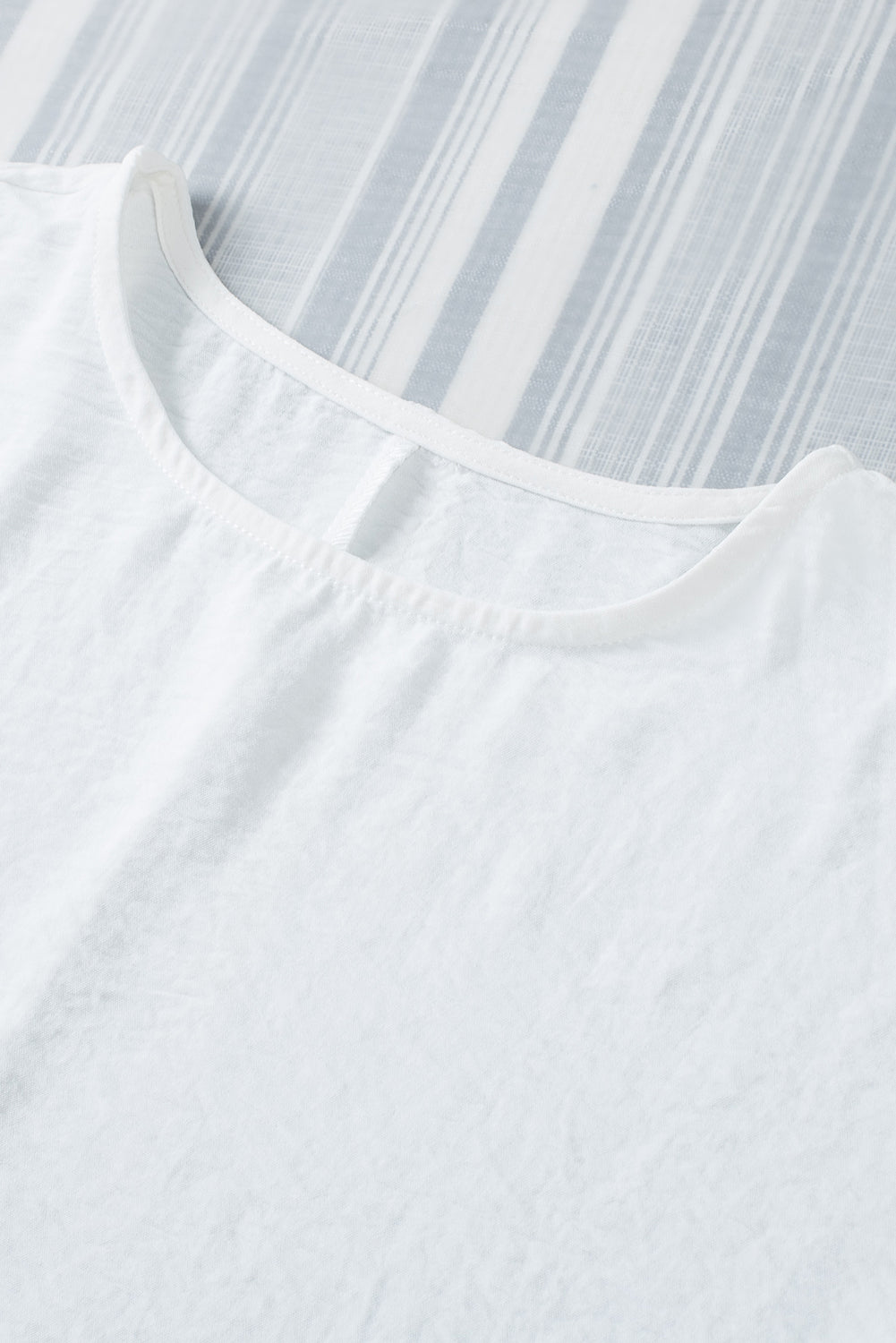Blusa informal de media manga con puños fruncidos, color blanco, lisa