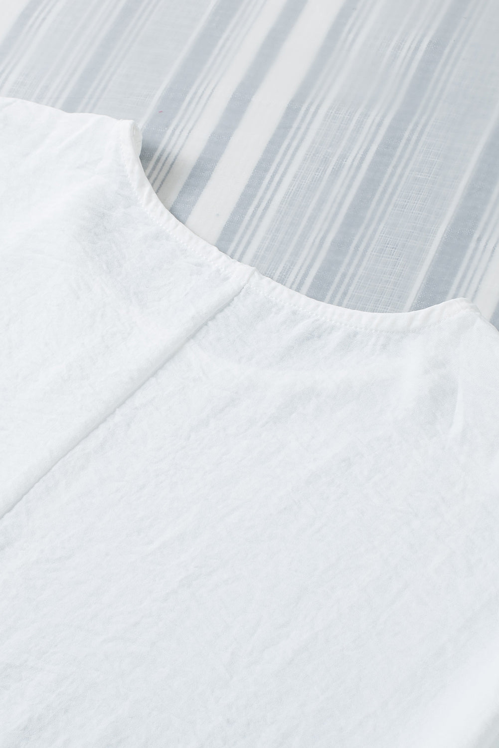 Blusa informal de media manga con puños fruncidos, color blanco, lisa