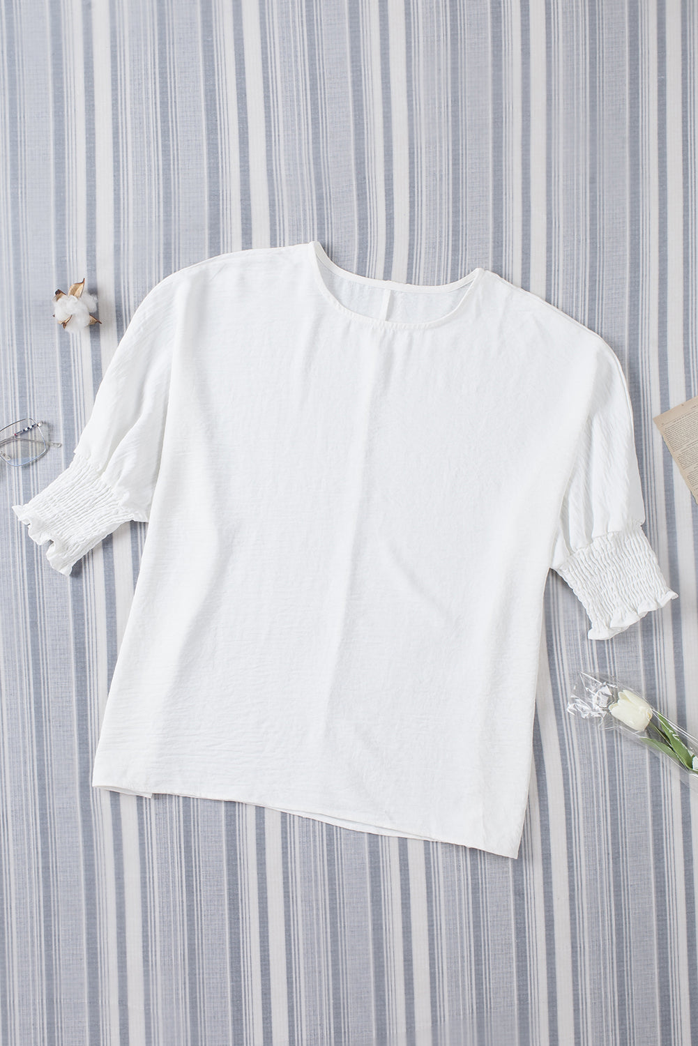 Blusa informal de media manga con puños fruncidos, color blanco, lisa