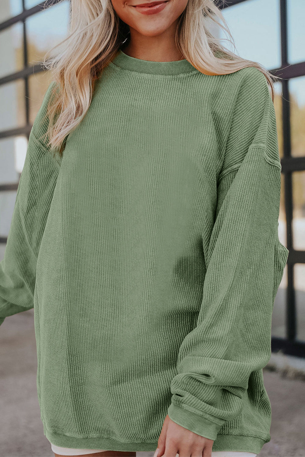 Sudadera holgada de canalé arrugado con hombros caídos en color gris claro