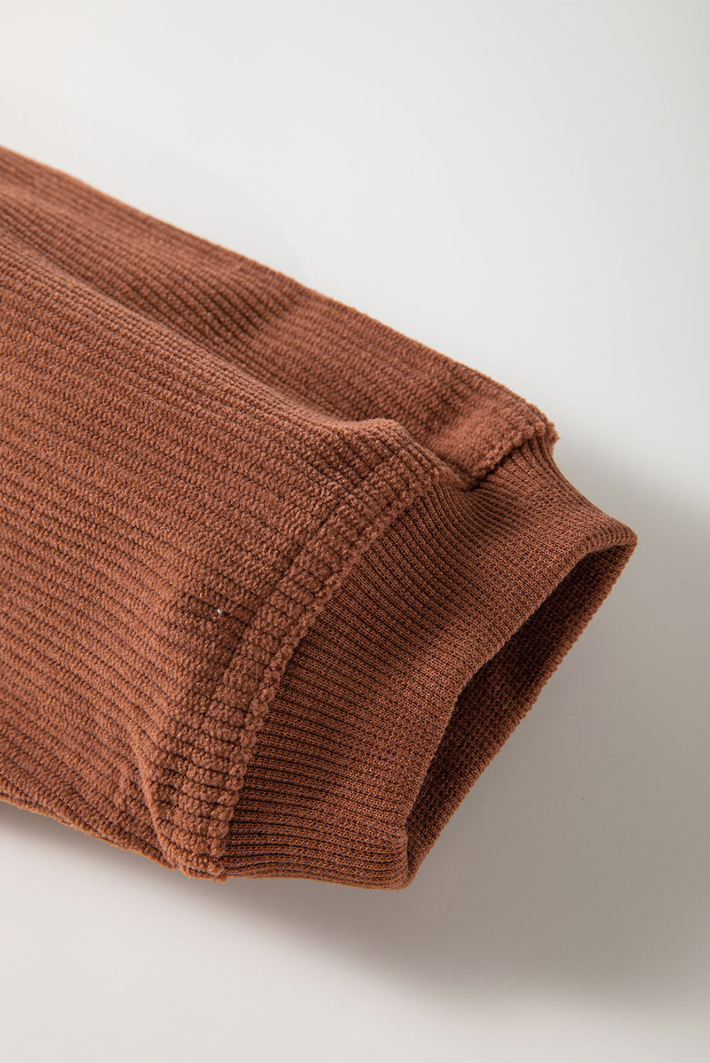 Sudadera holgada de canalé arrugado con hombros caídos en color gris claro
