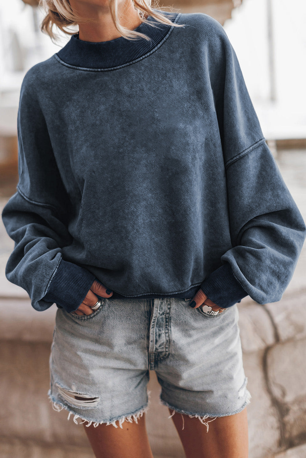 Sudadera con cuello redondo y hombros caídos, color marrón