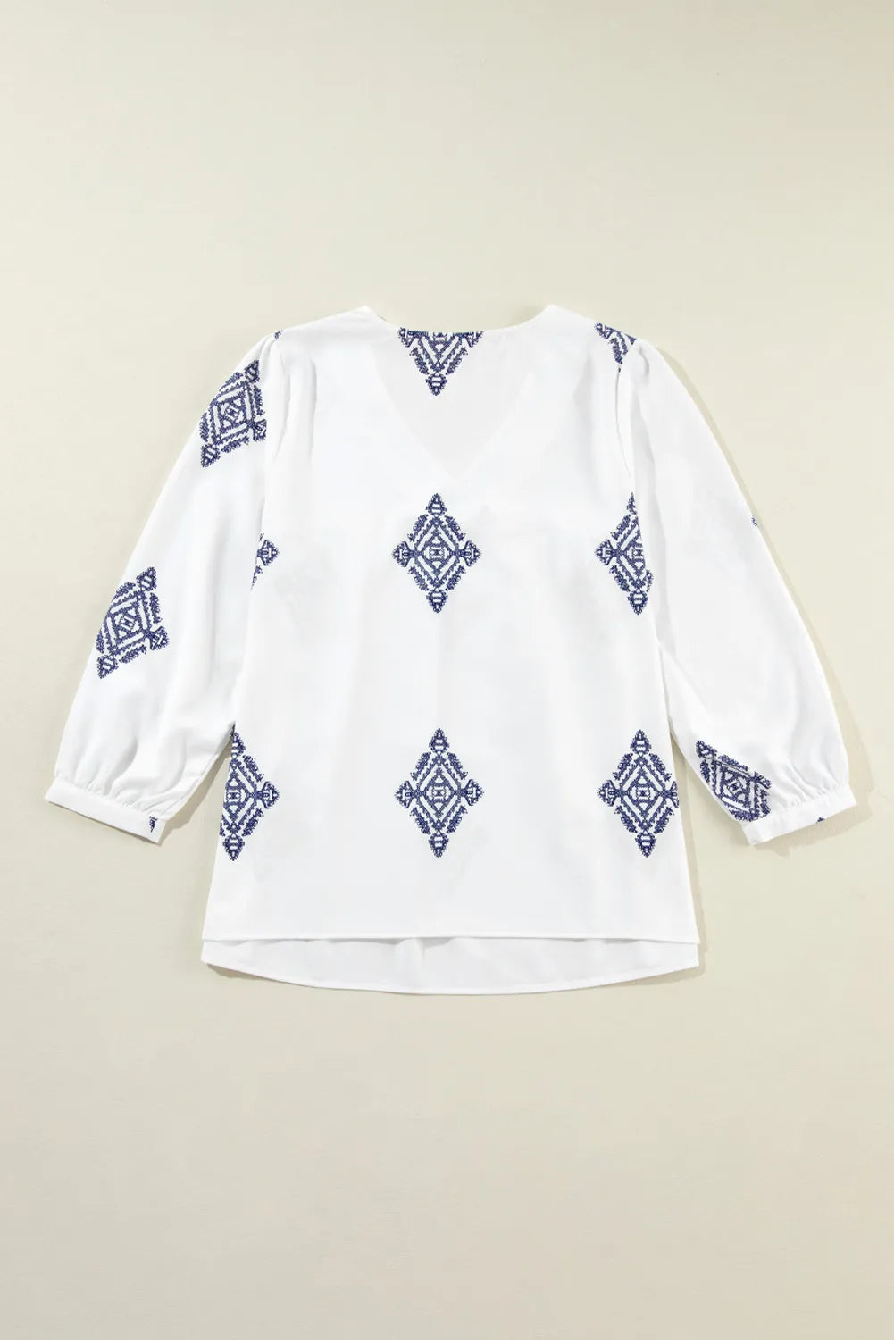 Blusa estampada con escote en V y mangas tres cuartos