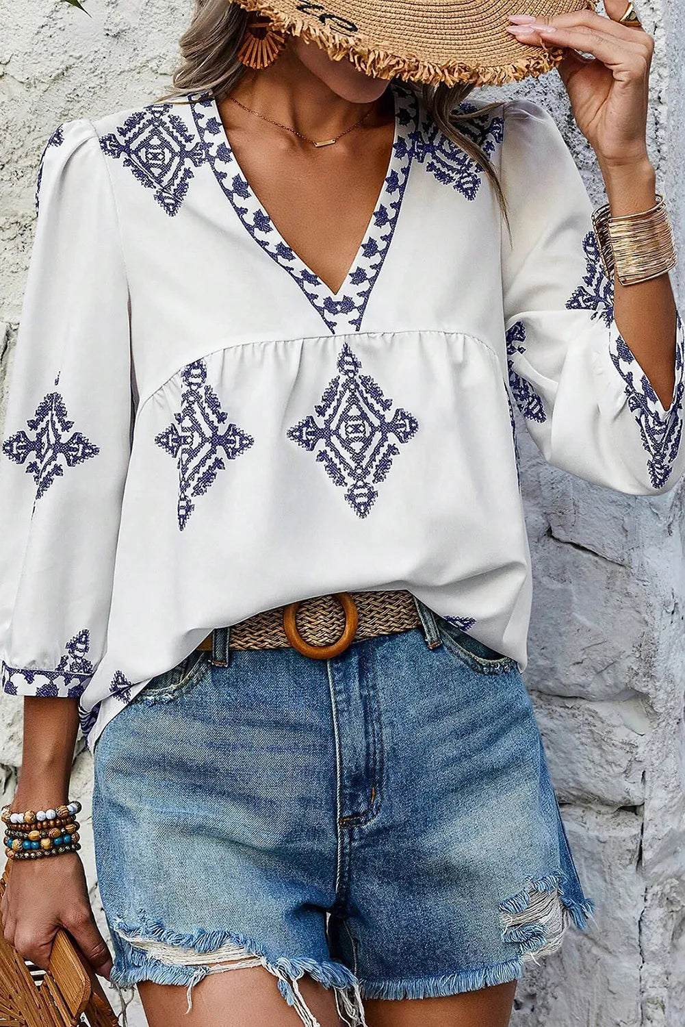 Blusa estampada con escote en V y mangas tres cuartos