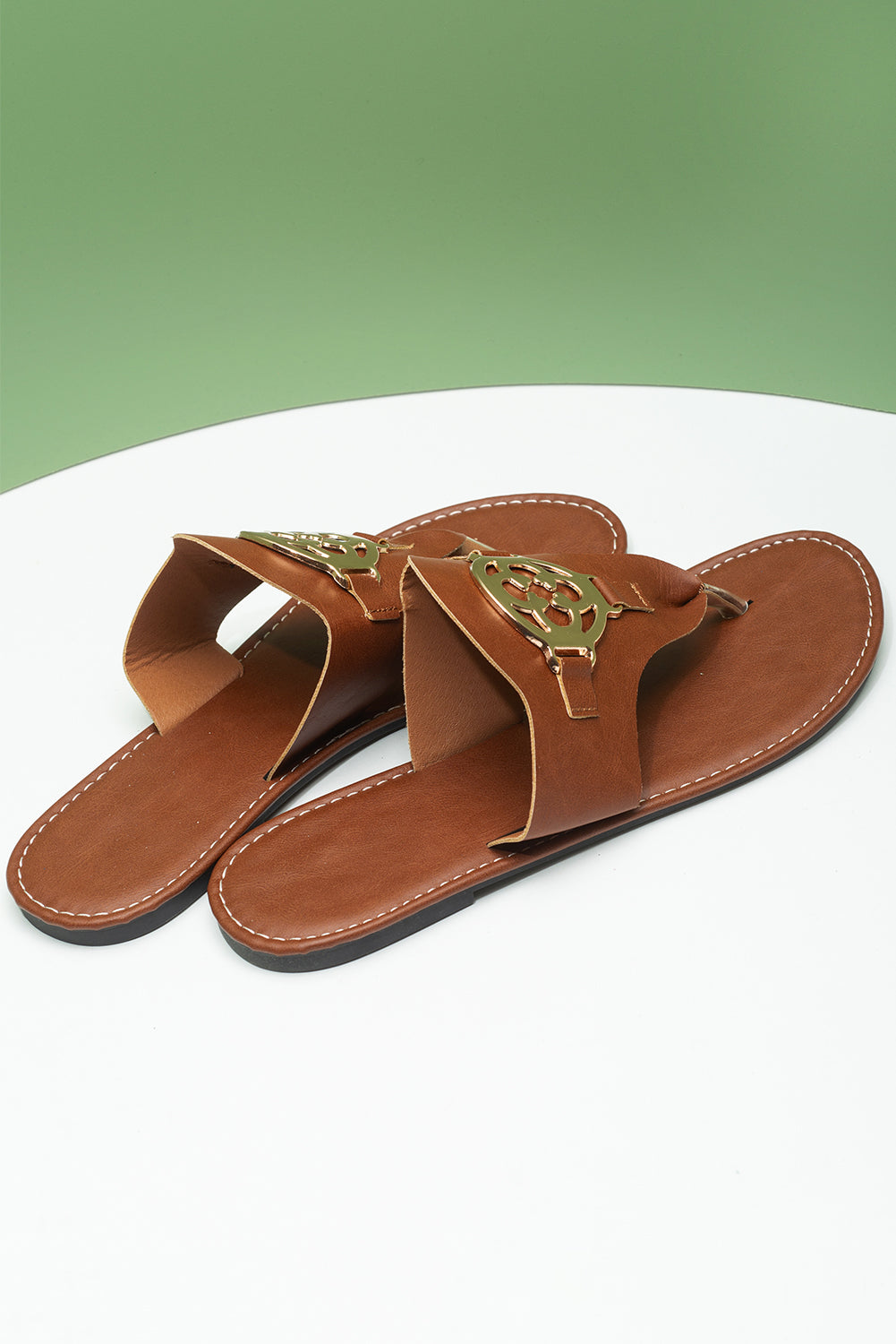 Sandalias de cuero con tiras decorativas de metal estilo vintage en color azul crepúsculo