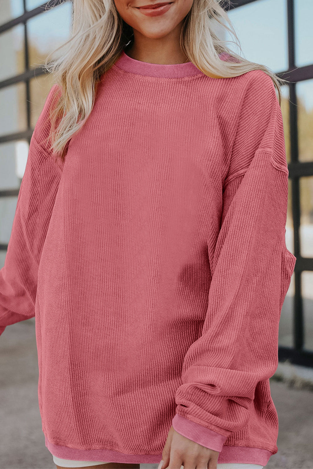Sudadera holgada de canalé arrugado con hombros caídos en color gris claro