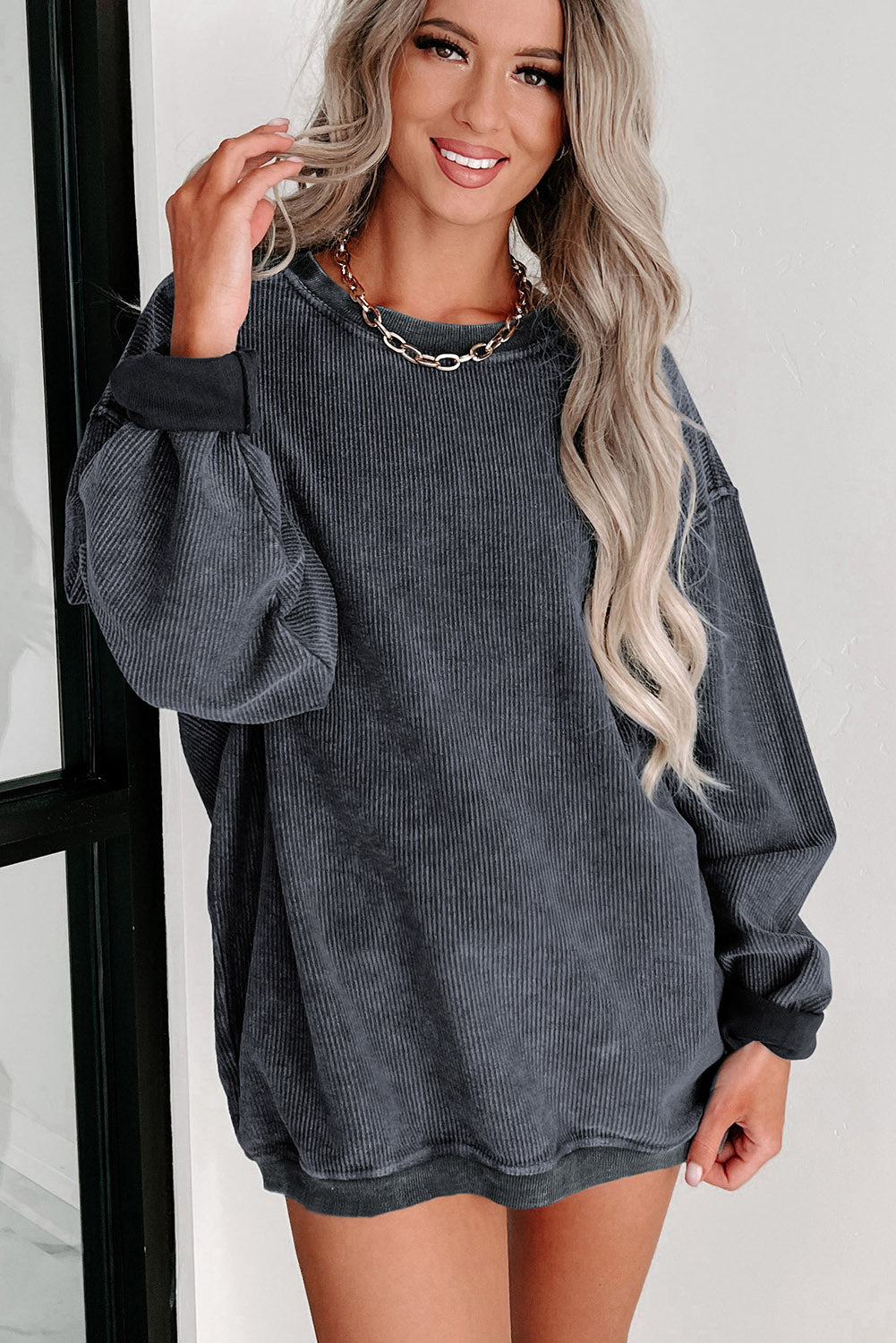 Sudadera con cuello redondo y punto acanalado liso de color gris liso