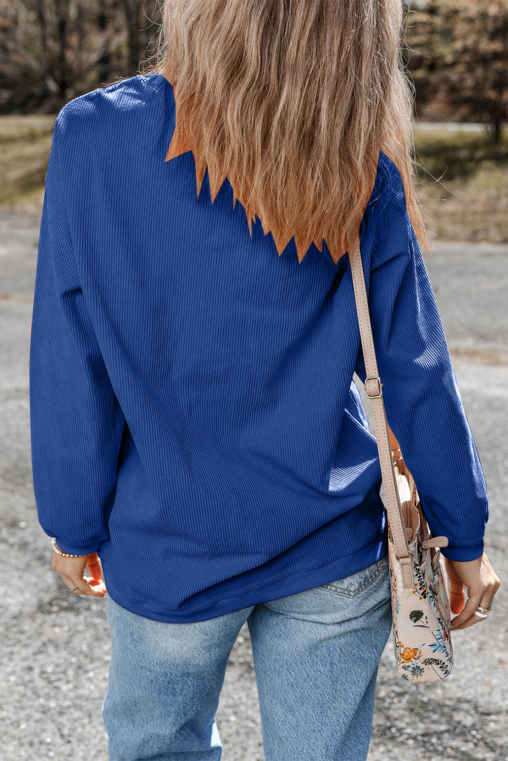 Sudadera holgada de canalé arrugado con hombros caídos en color gris claro