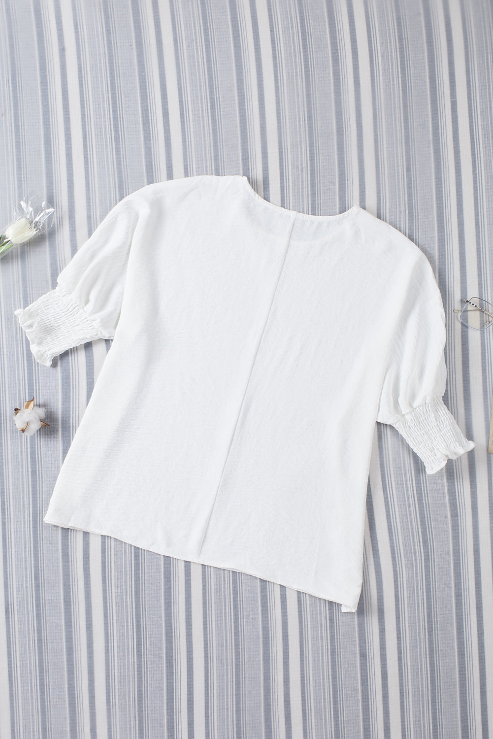 Blusa informal de media manga con puños fruncidos, color blanco, lisa