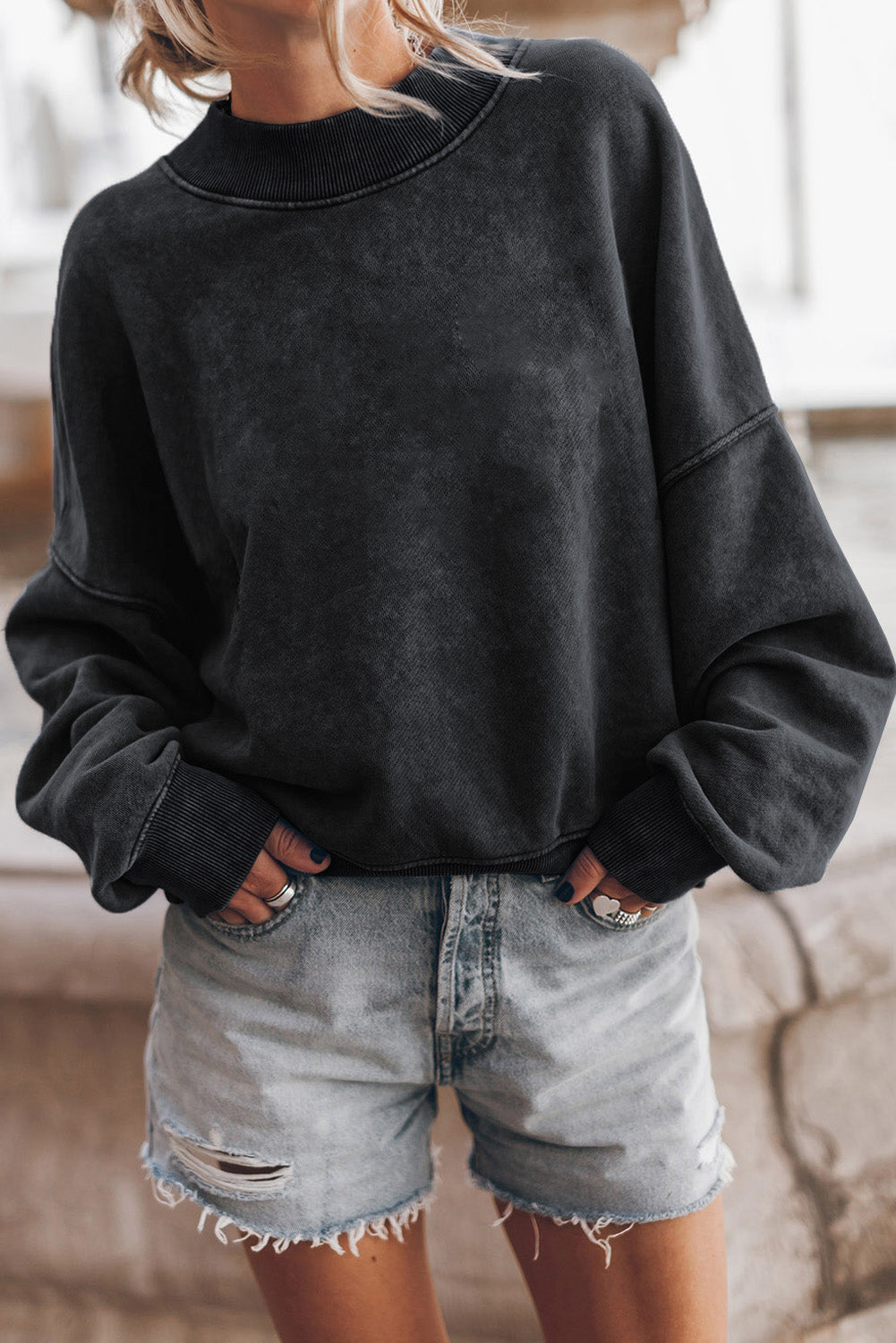 Sudadera con cuello redondo y hombros caídos, color marrón