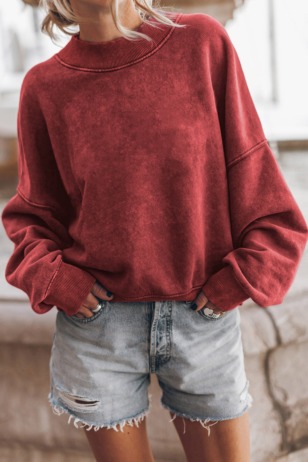 Sudadera con cuello redondo y hombros caídos, color marrón