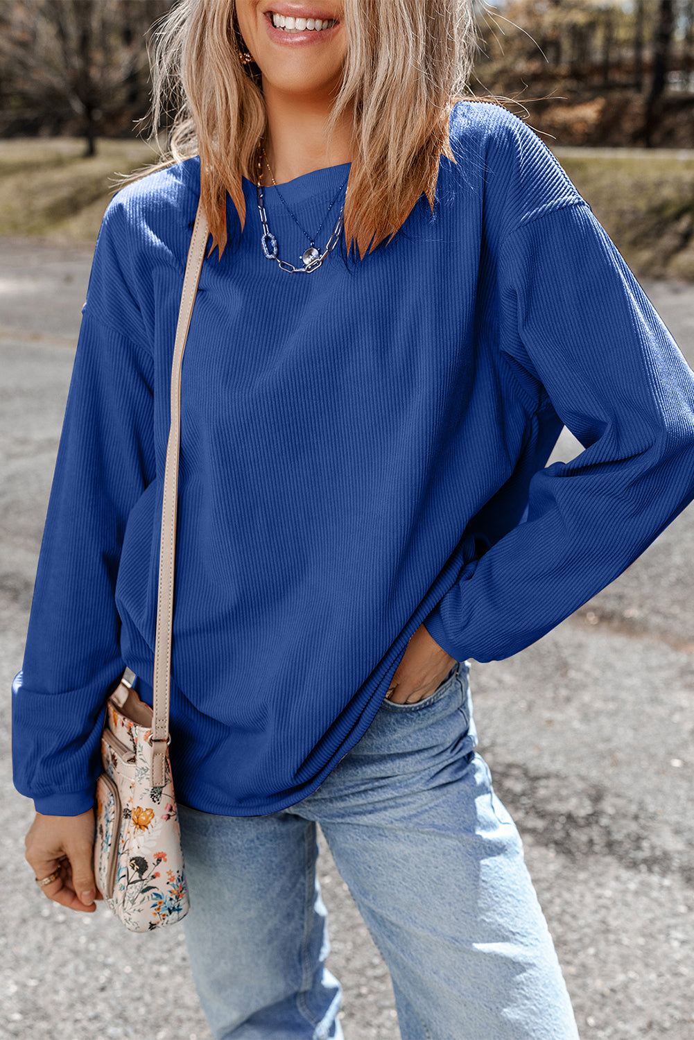 Sudadera holgada de canalé arrugado con hombros caídos en color gris claro