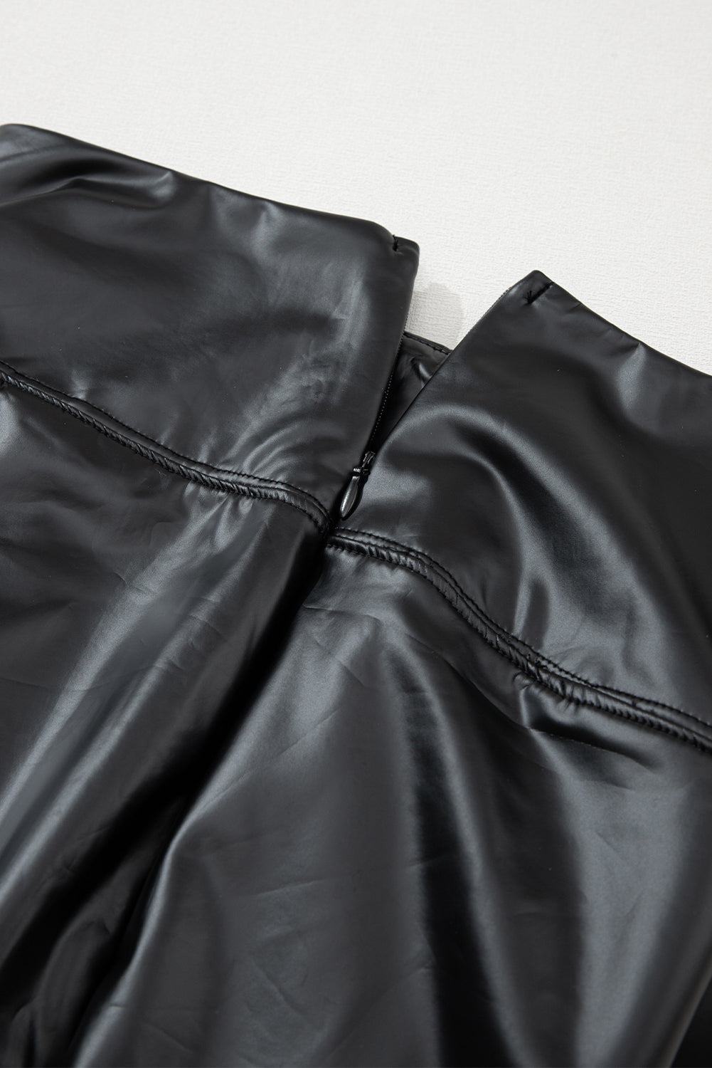 Leggings negros de piel sintética con detalle de cremallera | S - XL