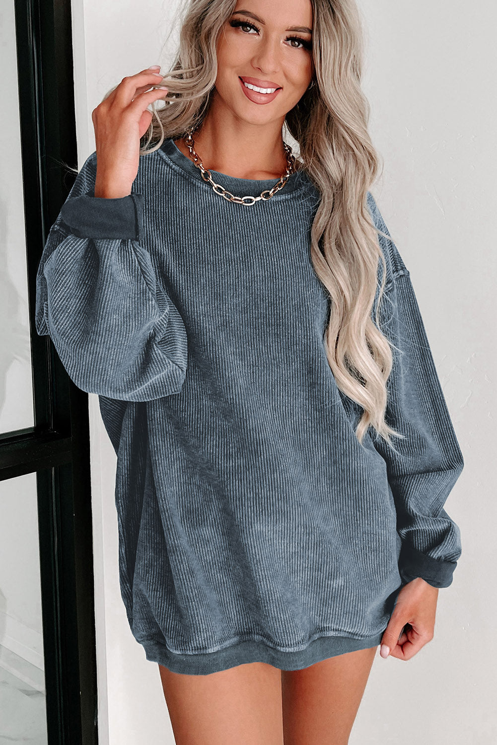 Sudadera con cuello redondo y punto acanalado liso de color gris liso