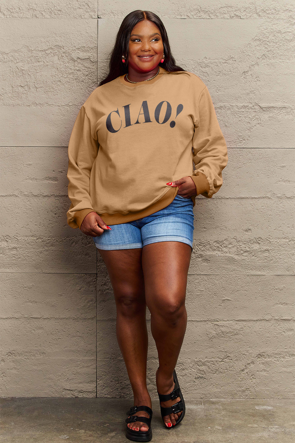 Sudadera de cuello redondo de tamaño completo ¡CIAO! de Simply Love