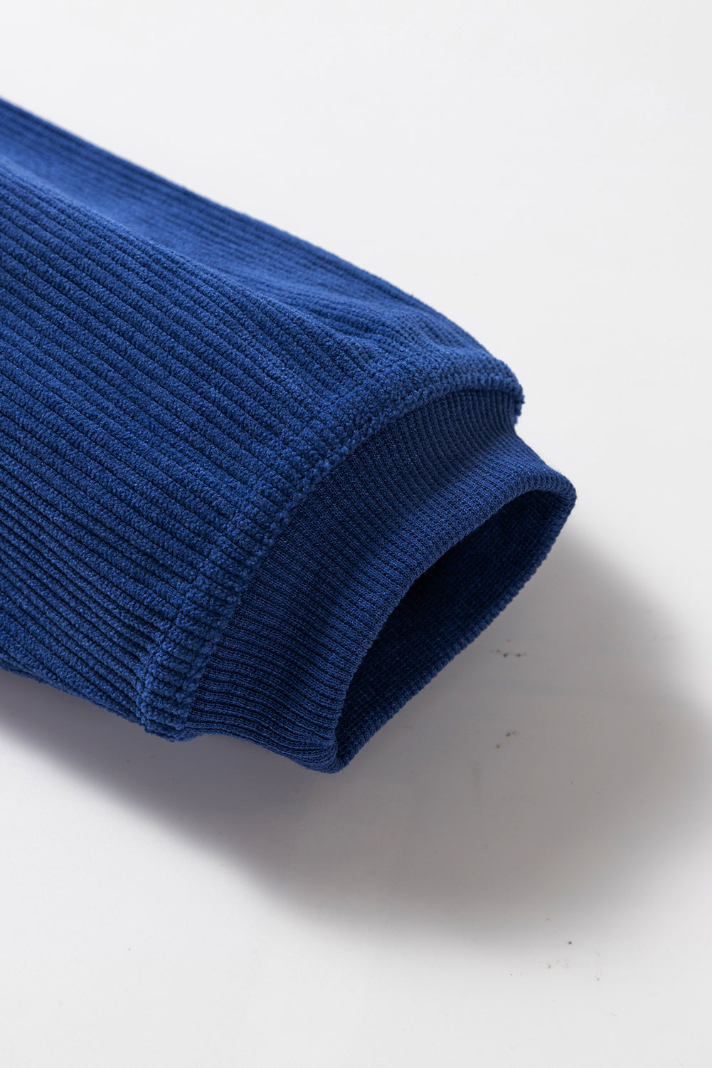 Sudadera holgada de canalé arrugado con hombros caídos en color gris claro