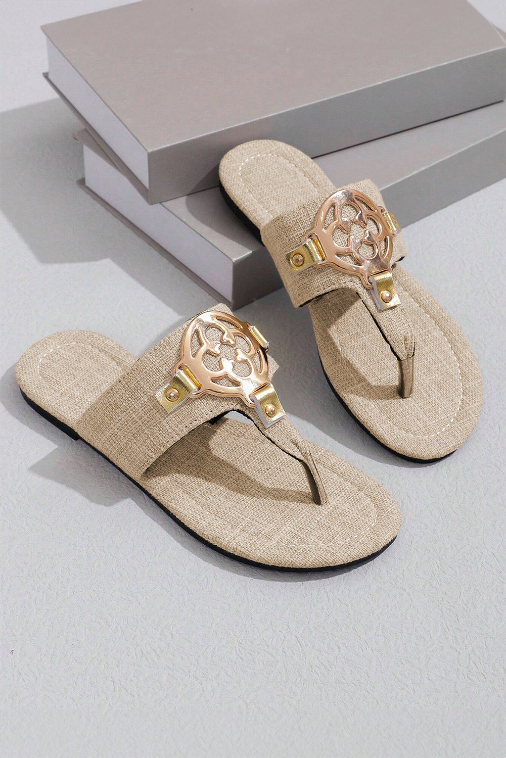 Sandalias de cuero con tiras decorativas de metal estilo vintage en color azul crepúsculo