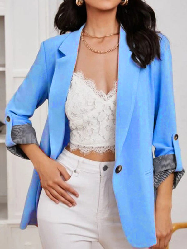 Blazer ajustado con solapas unidas de moda