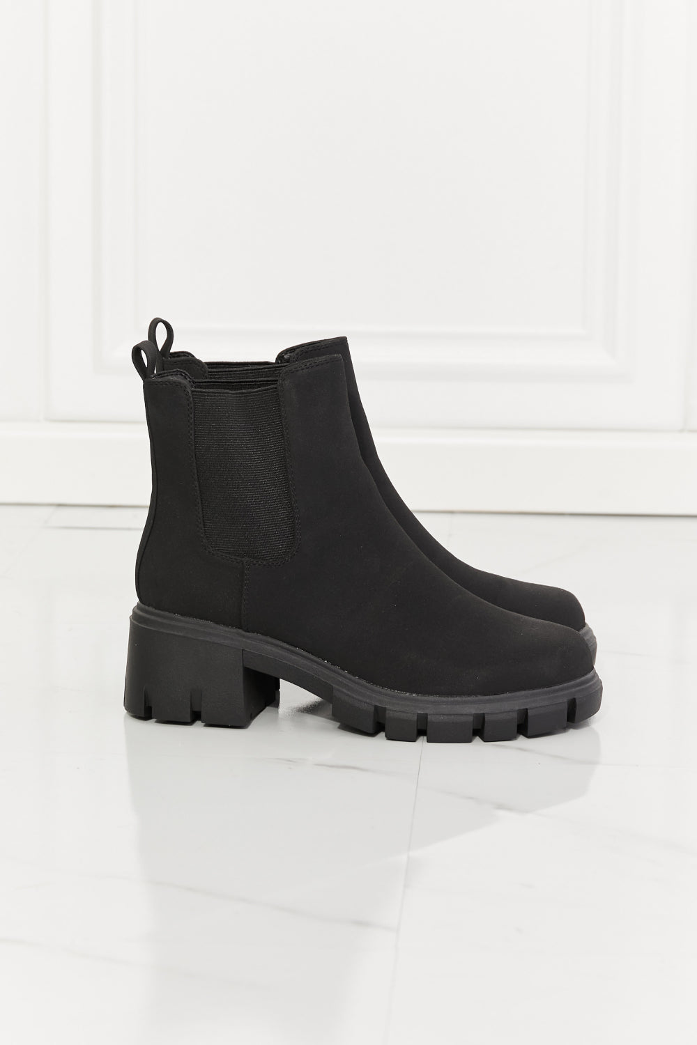 Botas Chelsea Work For It con suela dentada mate en color negro de MMShoes