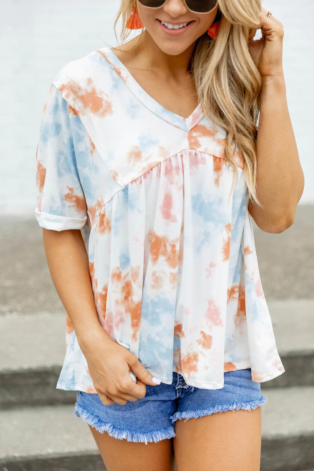 Top bohemio con escote en V, encaje y efecto tie dye blanco