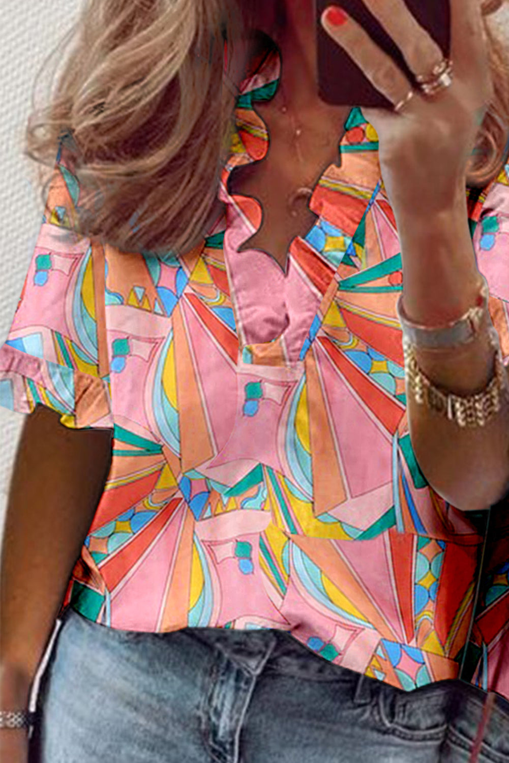 Blusa con cuello en V y volantes con estampado geométrico abstracto multicolor