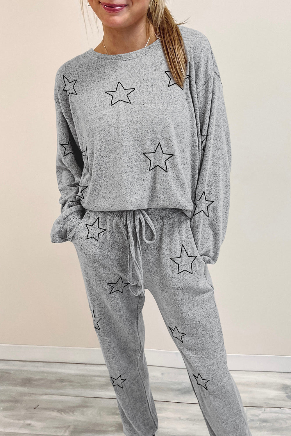 Conjunto de pantalón con cordón y camiseta de manga larga con estampado de estrellas grises