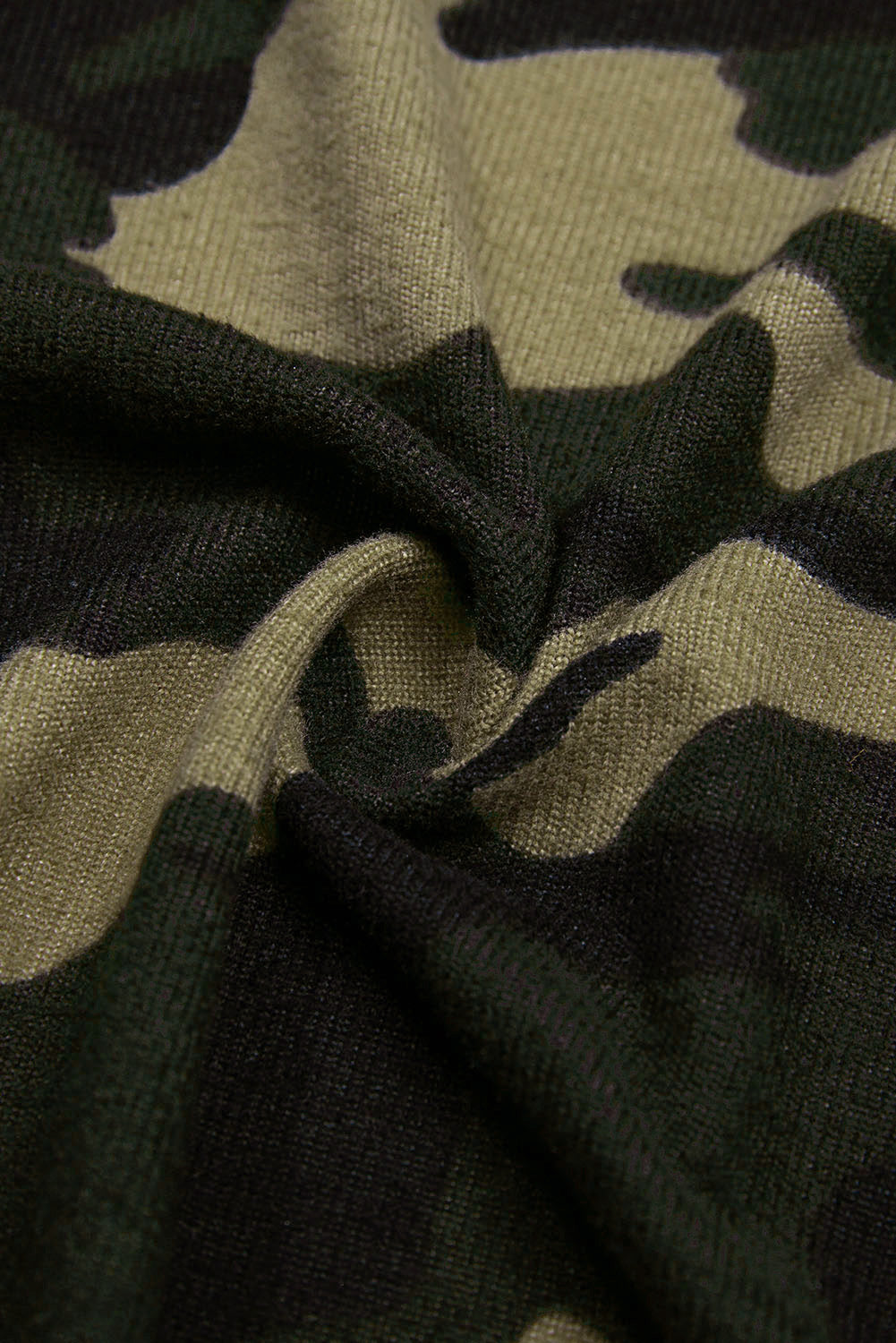 Cárdigan largo con estampado de camuflaje verde