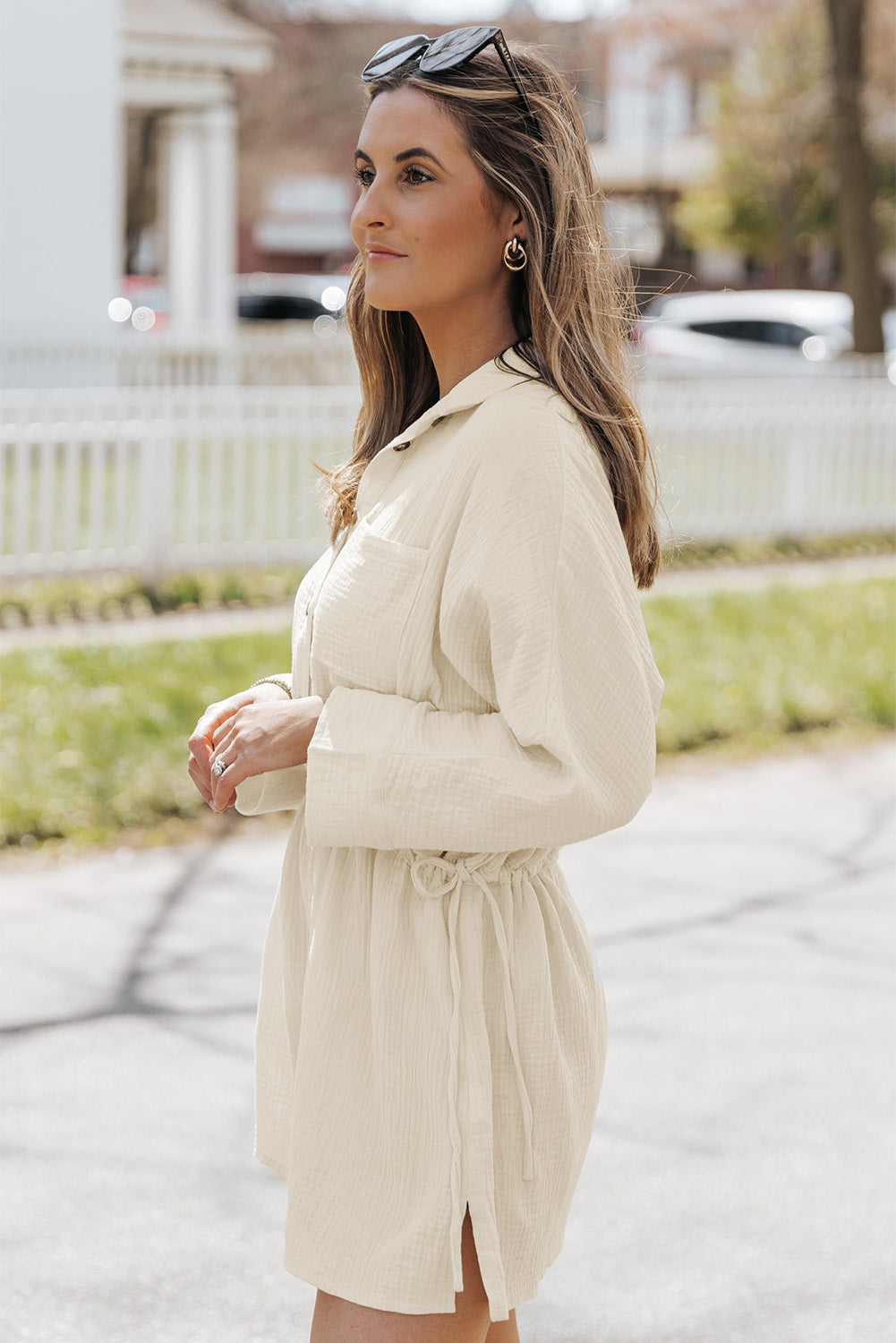 Vestido informal de manga larga con botones y cierre de color liso en algodón beige