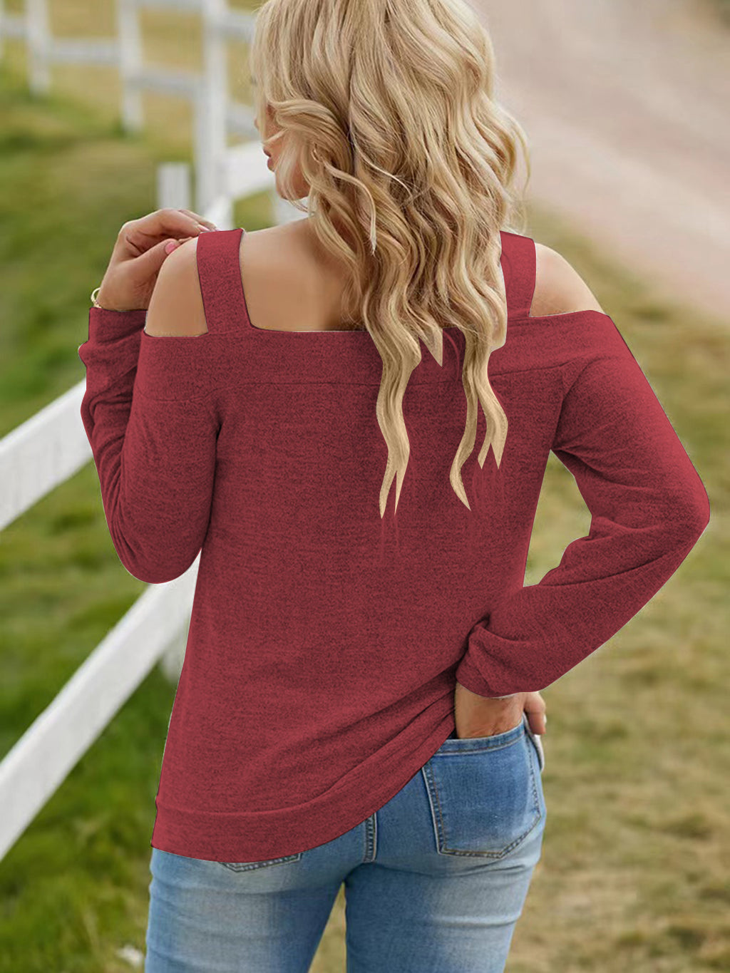 Blusa con hombros descubiertos y aberturas en talla grande