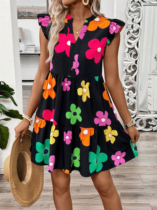 Vestido con mangas cortas, entallado, estampado y volantes