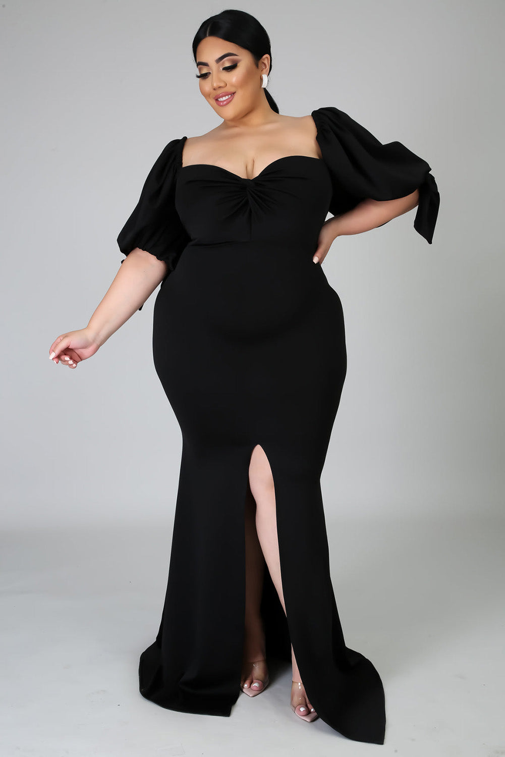 Vestido largo con abertura alta, mangas abullonadas y lazo en rosa en talla grande