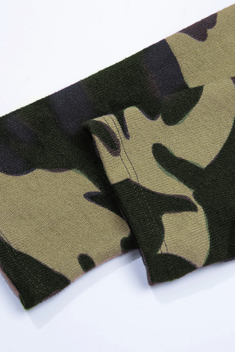 Cárdigan largo con estampado de camuflaje verde