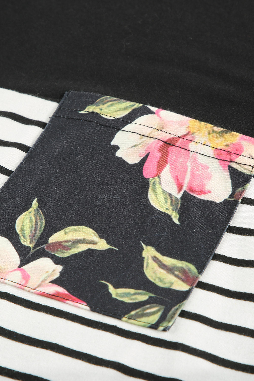 Blusa informal con estampado floral y rayas negras en talla grande