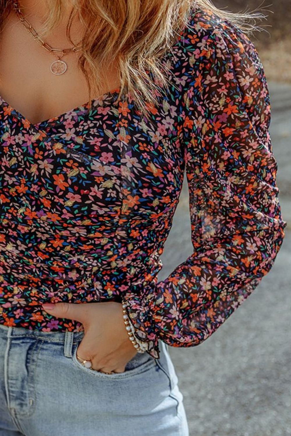 Blusa de manga larga con cuello cruzado y estampado de talla grande