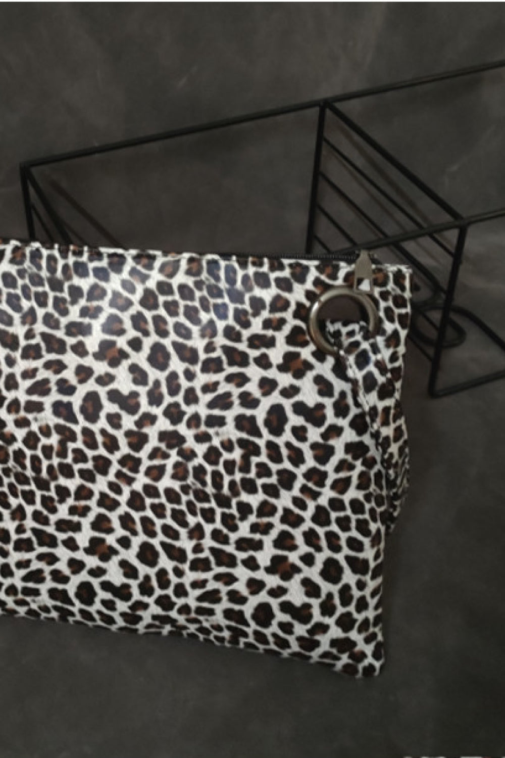 Cartera de piel sintética con diseño de leopardo