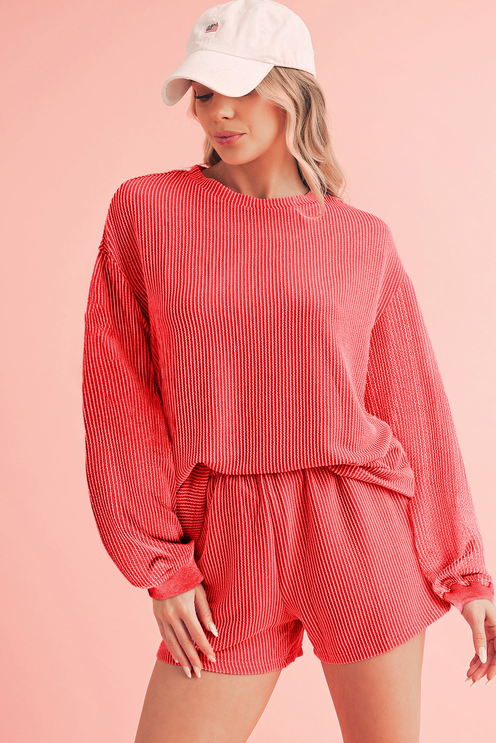 Conjunto de top de manga larga con cordón y pantalones cortos de cintura alta con llamas doradas