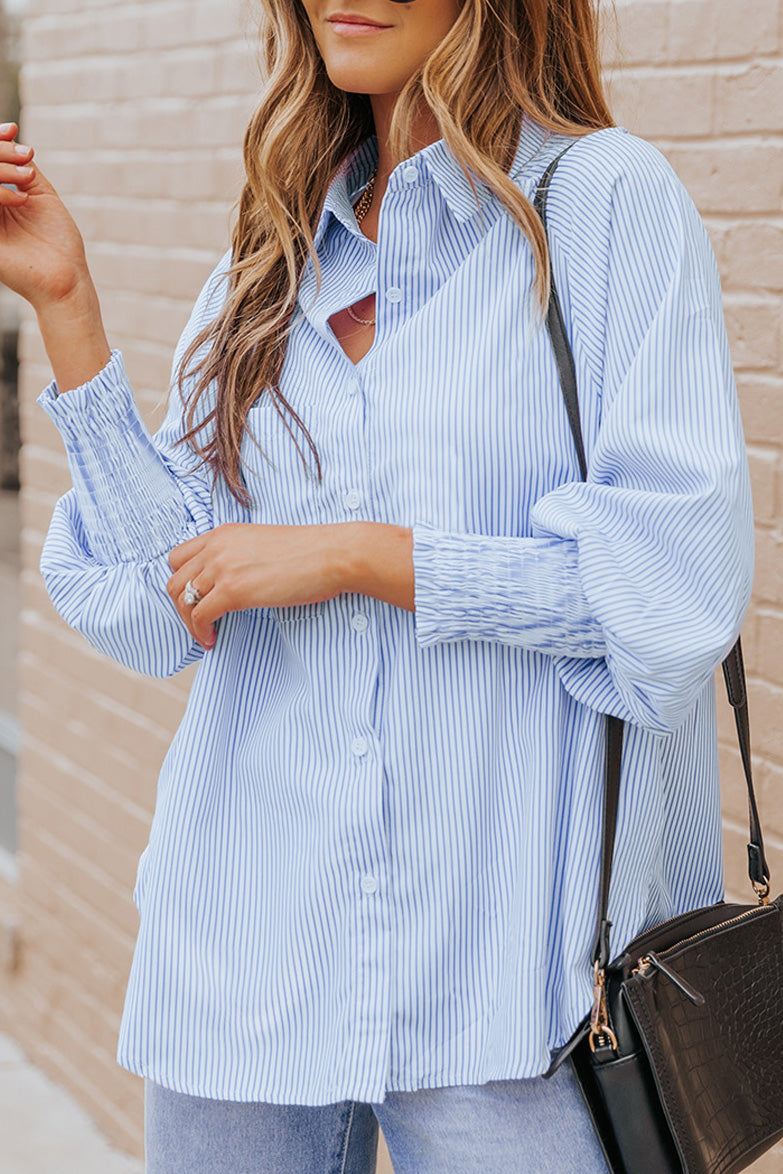 Camisa informal de rayas negras con puños fruncidos