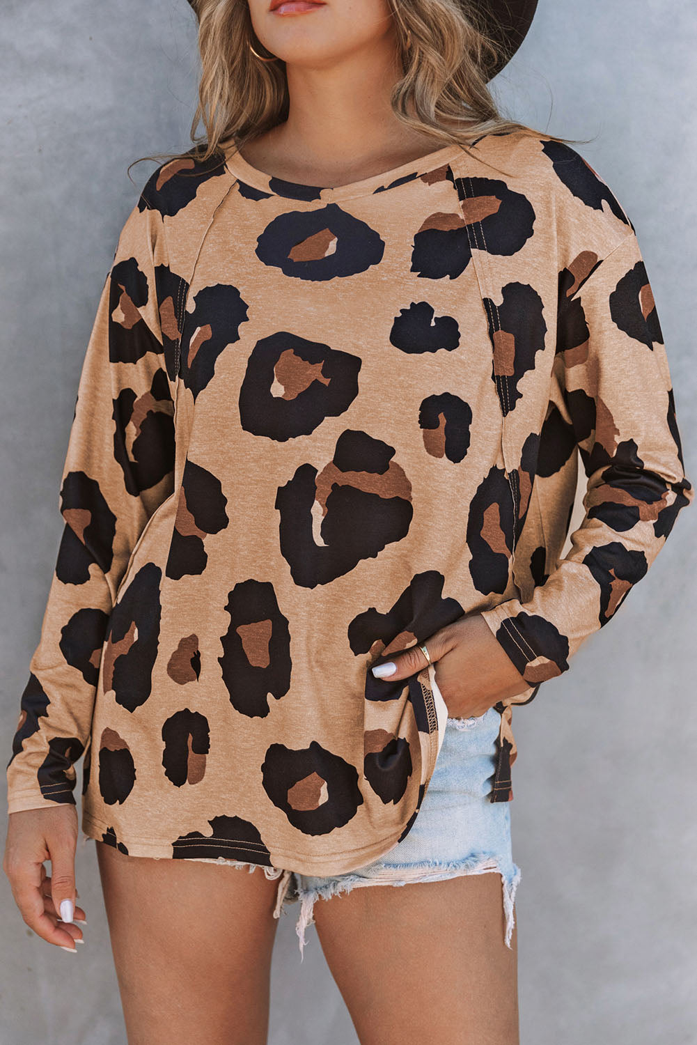 Blusa informal holgada de manga larga con estampado de leopardo blanco