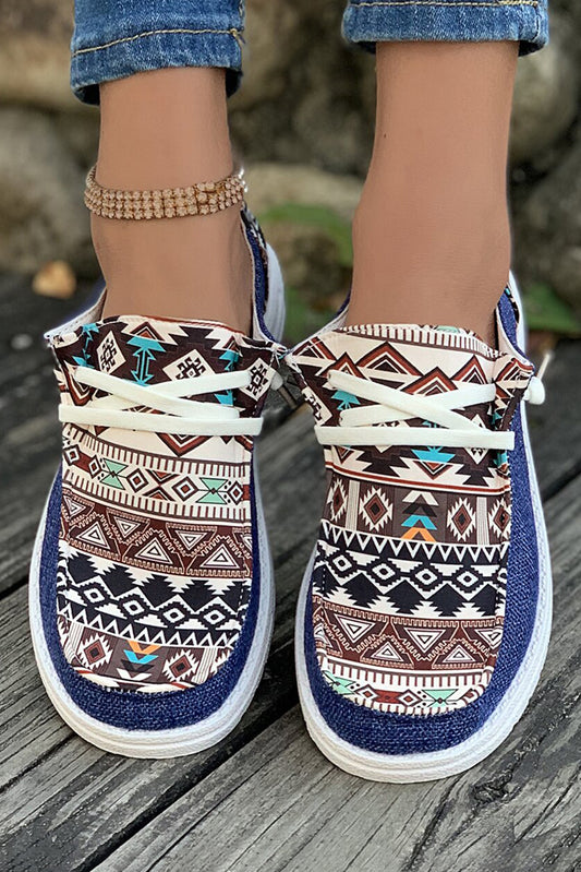 Zapatos de lona con cordones y diseño de patchwork azteca vintage en color azul Ashleigh