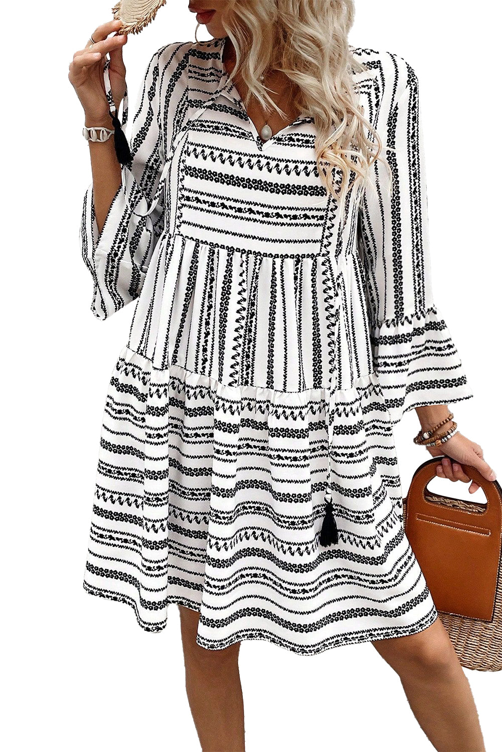Vestido corto con escote en V, mangas acampanadas, cuello con lazo y flecos a rayas negras