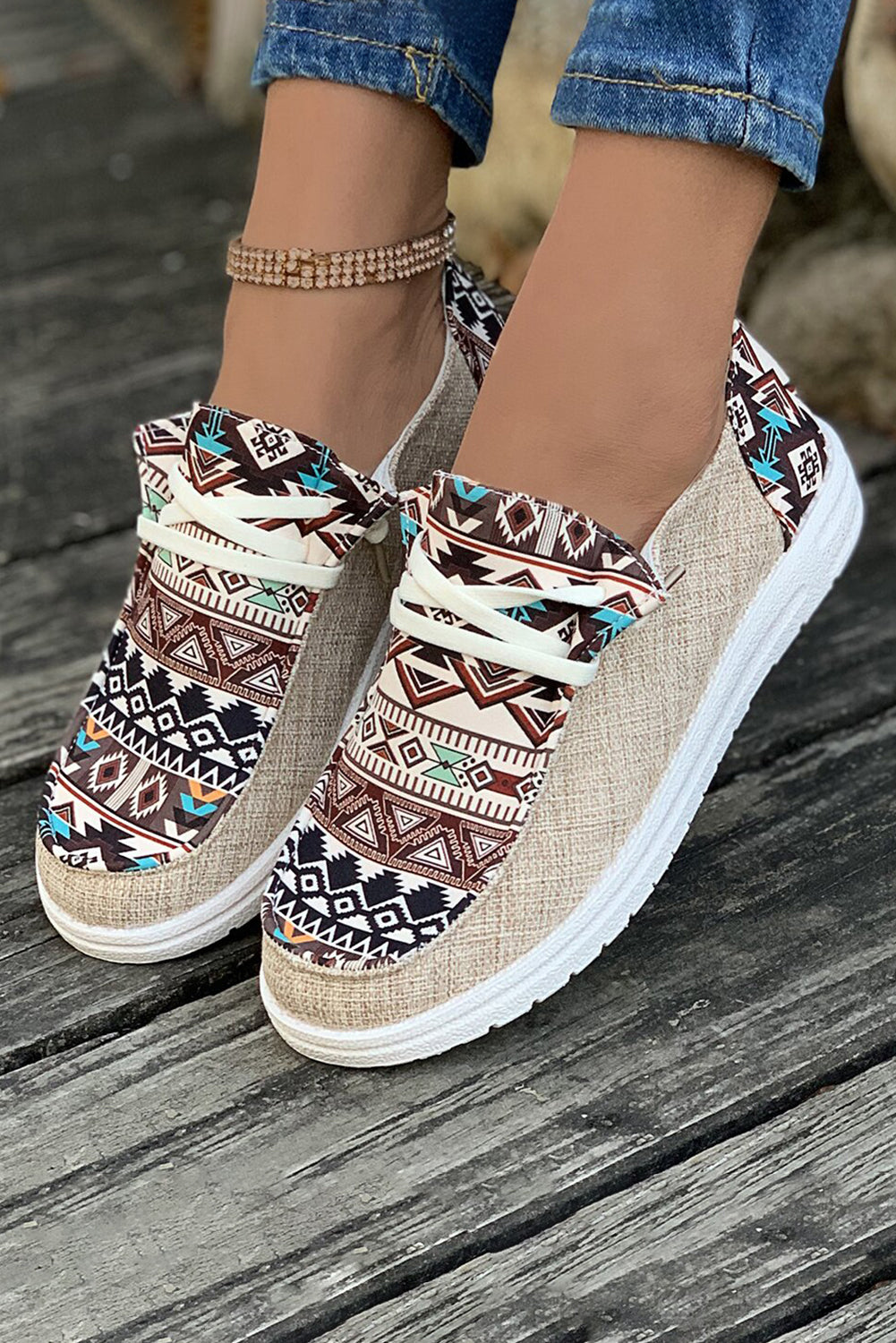 Zapatos de lona con cordones y diseño de patchwork azteca vintage en color azul Ashleigh