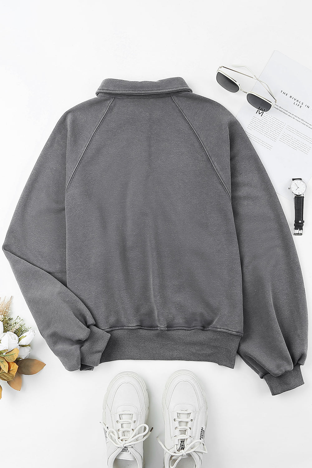 Sudadera informal gris lavada con botones a presión