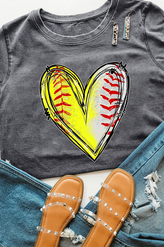 Camiseta de cuello redondo con estampado de corazón de béisbol gris