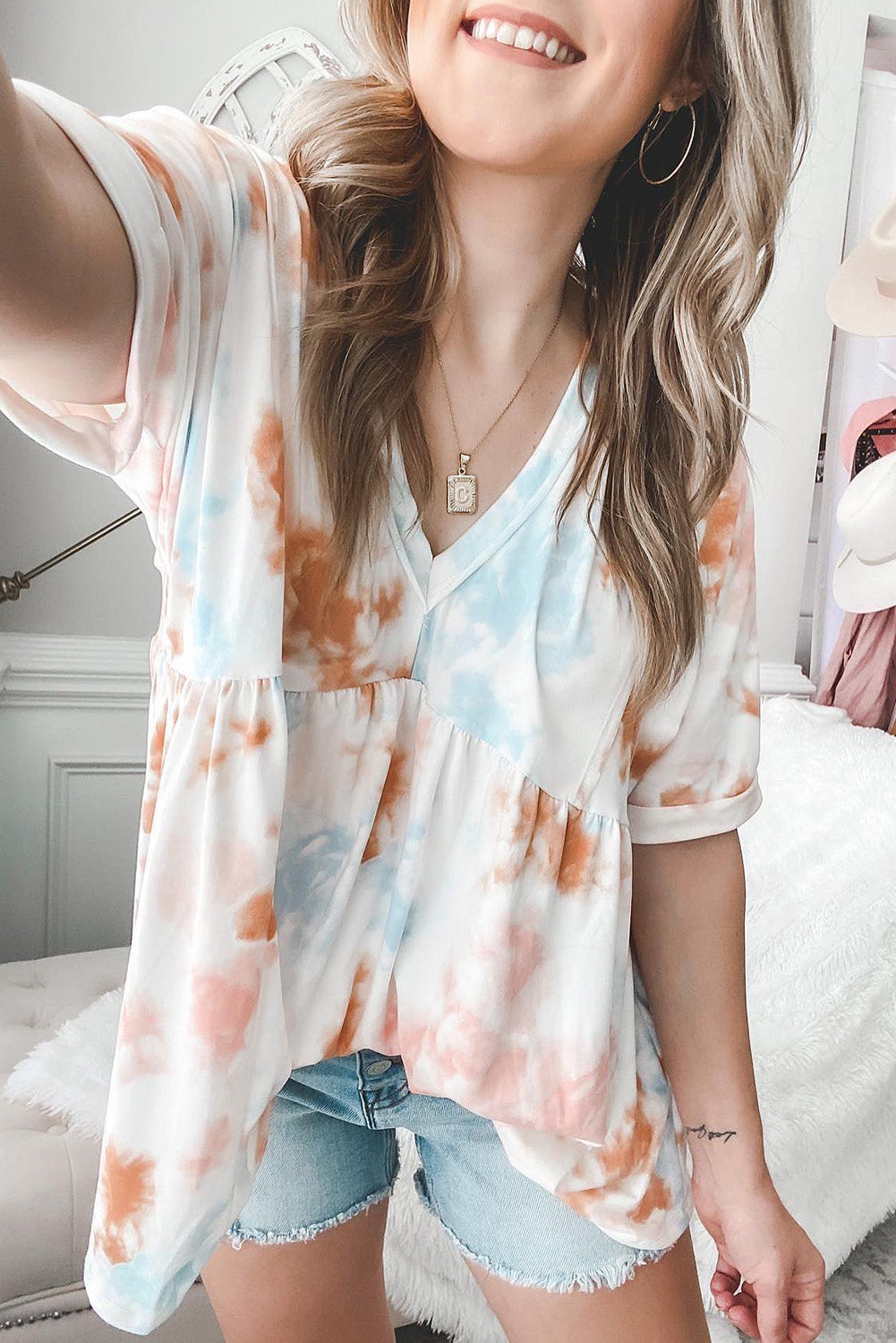 Top bohemio con escote en V, encaje y efecto tie dye blanco