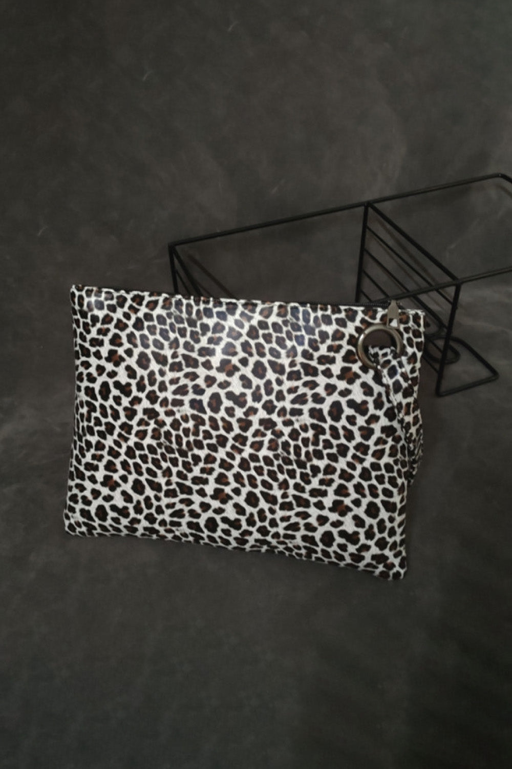 Cartera de piel sintética con diseño de leopardo