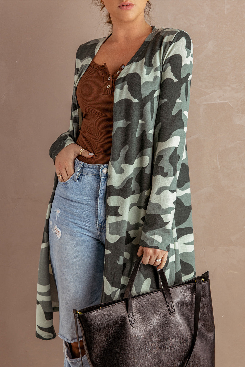 Cárdigan largo con estampado de camuflaje verde