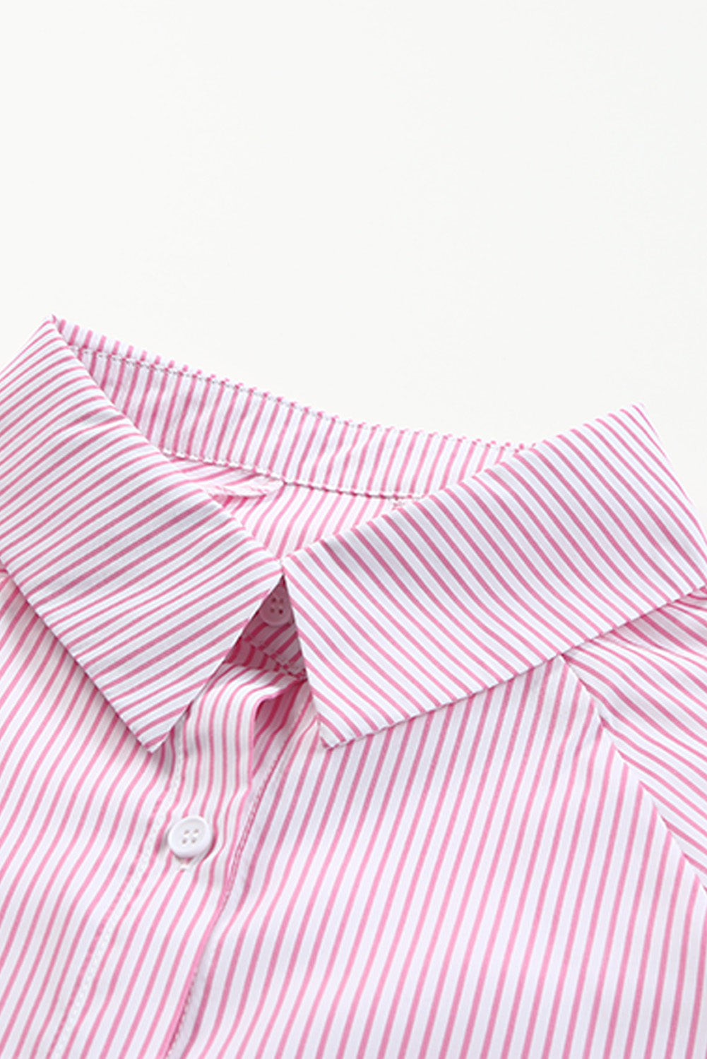 Camisa informal de rayas negras con puños fruncidos